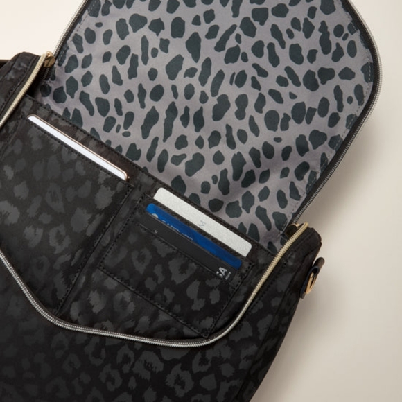 Lady Boss Shoulder Bag Black - Stella&Dot - Picture 4 of 7